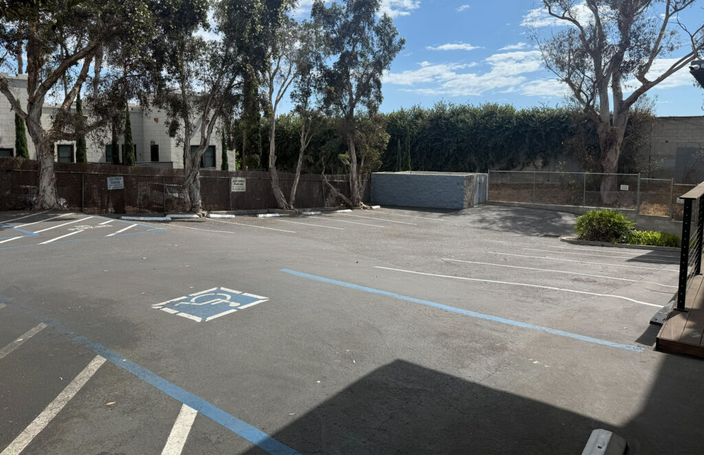 outside view of the Leo's Fitness Lab parking lot